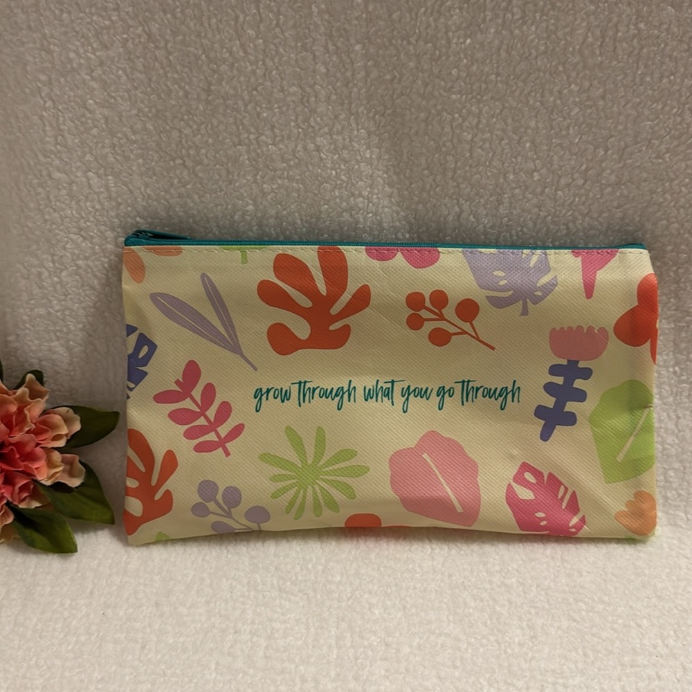 Thrive Causemetics 10”x5-1/2” Zip Makeup Pouch